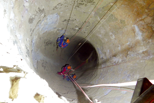 Confined Spaces / 閉鎖された空間での作業